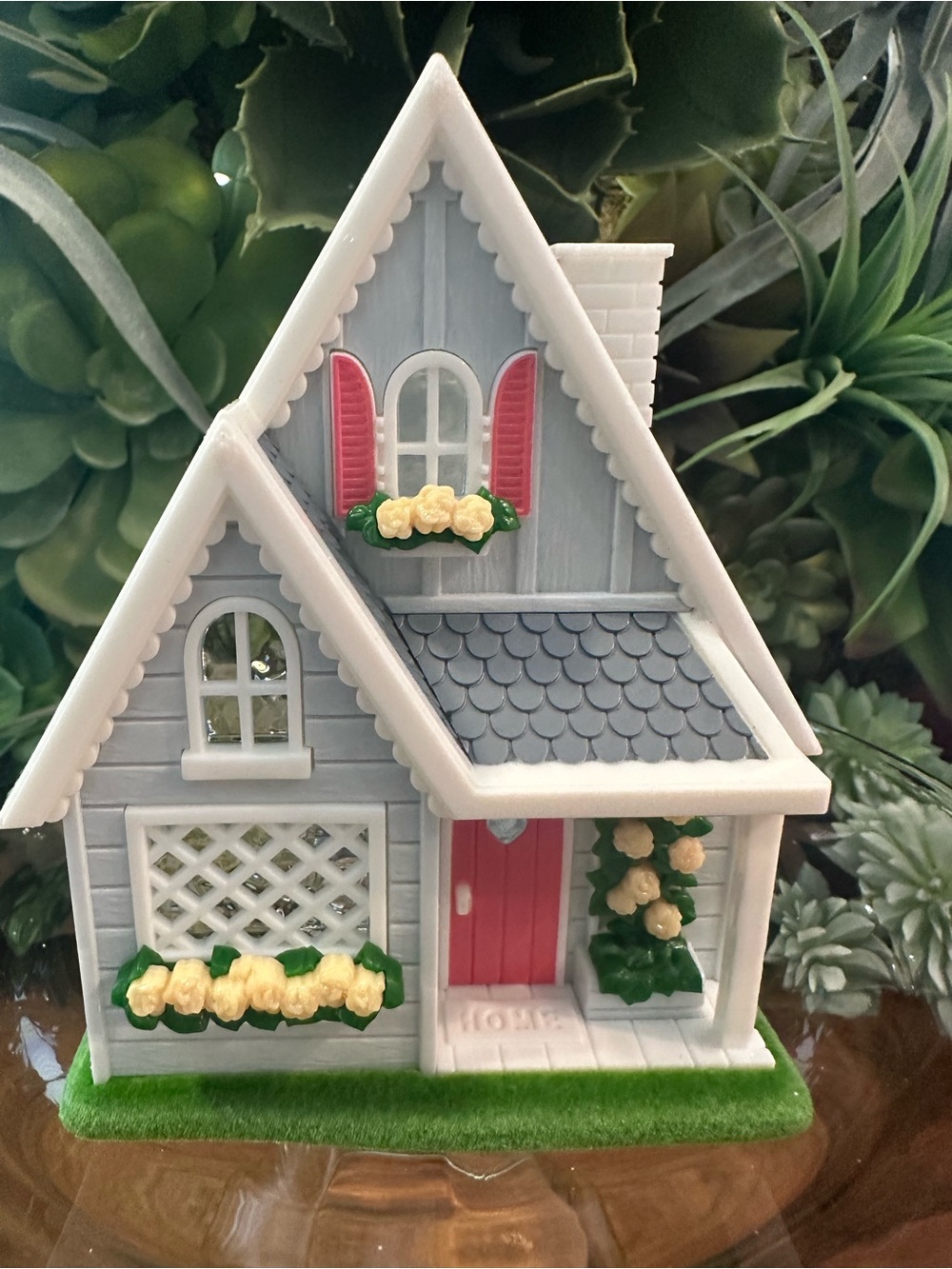 Bath & Body Works Gray Cottage with Pink Door and Yellow Flowers